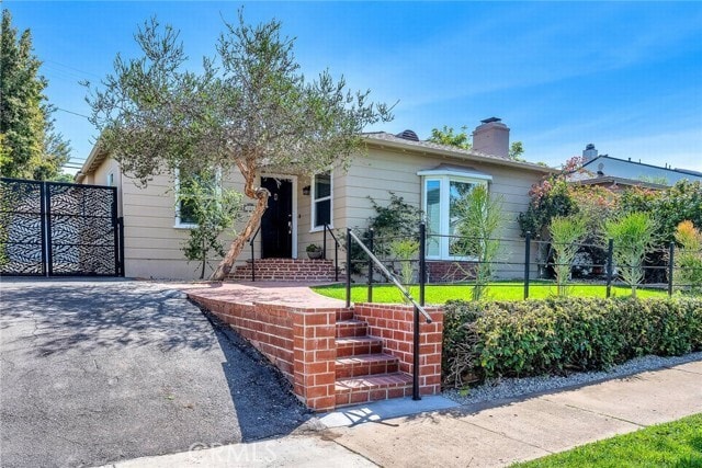 Building Photo - 782 N Almar Ave