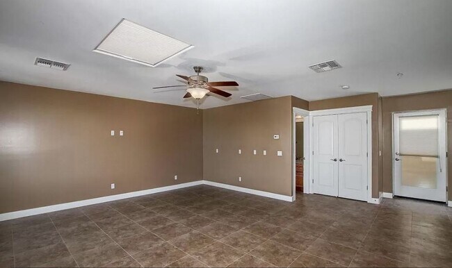 Building Photo - 3 Bed | 3.5 Bath - Biltmore Luxury Townhom...