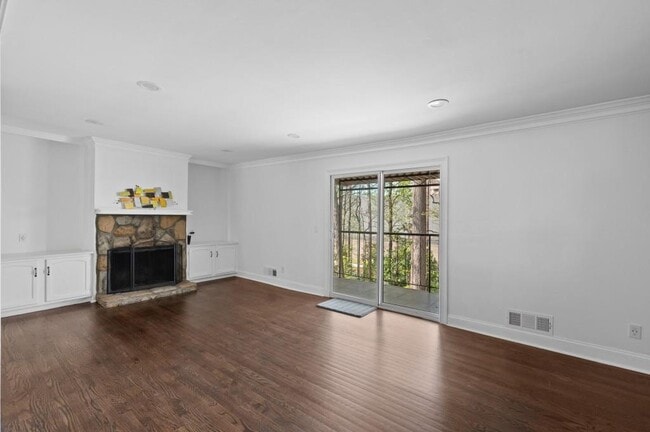 Building Photo - 1744 Woodcliff Pl NE