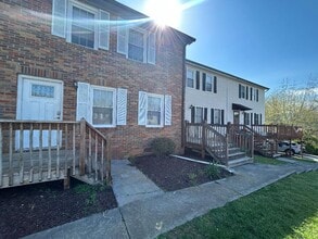 Building Photo - Spacious 3 bed Town Home!
