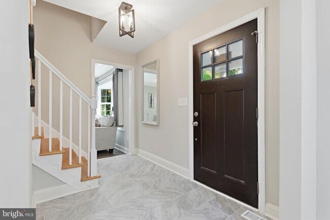 Building Photo - 5642 Jefferson Blvd