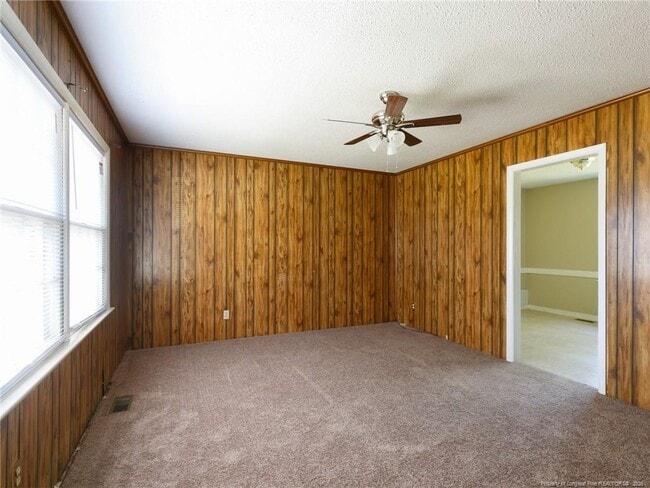 Building Photo - 3249 Glenmore Dr