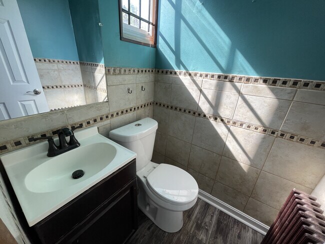 Building Photo - 5920 Chillum Plz NE