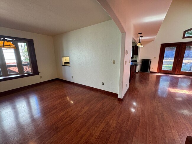 Building Photo - 4br/3bth CRAFTSMAN STYLE HOUSE in Arcata