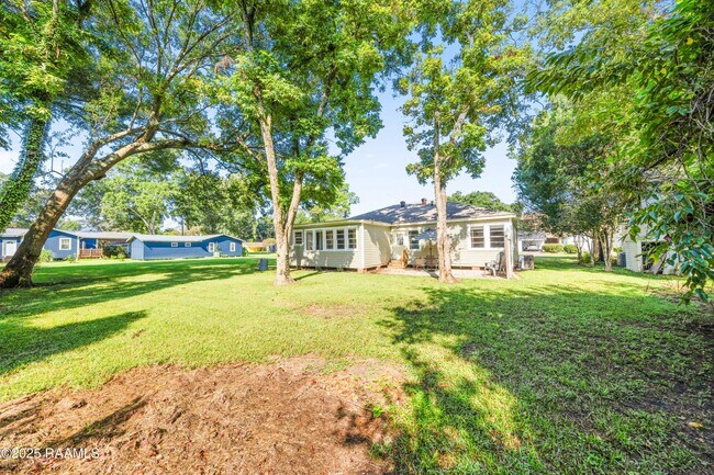 Building Photo - 107 Acadian Dr