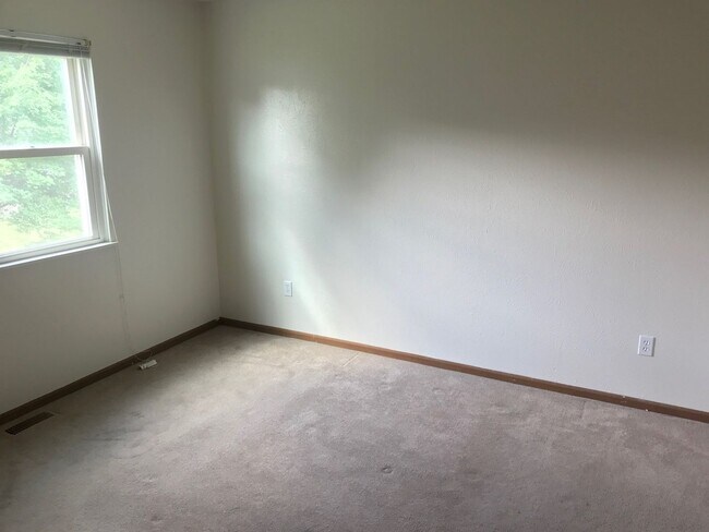 Building Photo - 6057-6059 Red Oak