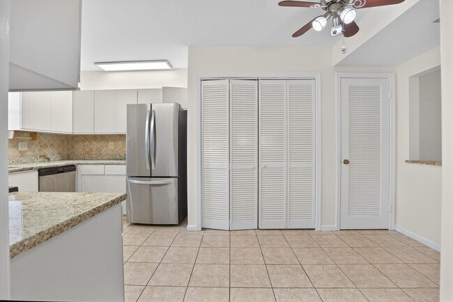 Building Photo - 300 N Hwy A1A