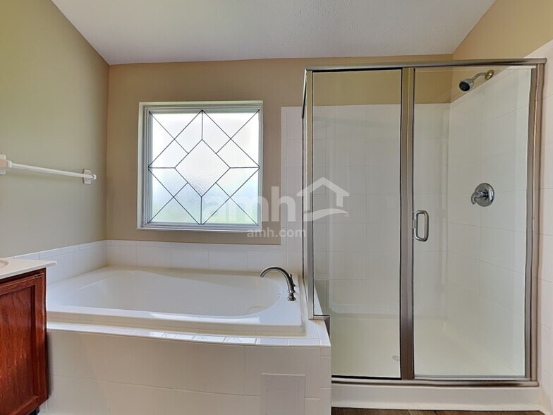 Building Photo - 4558 Randall Dr