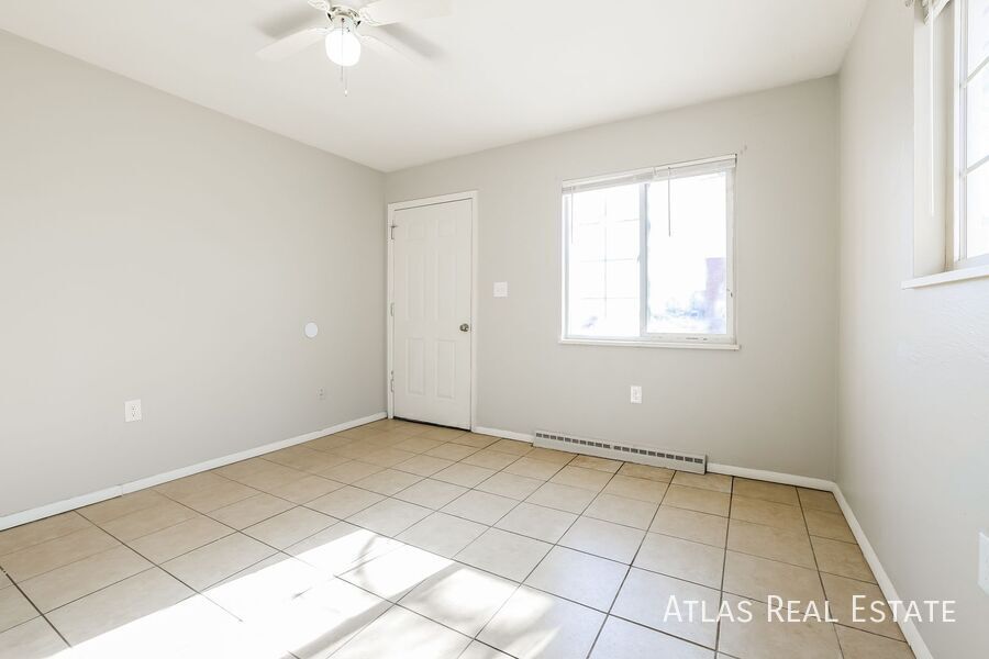 Building Photo - 881 E Egbert St
