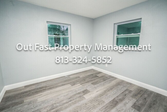 Building Photo - Bright Corner-Lot Home Near Bayshore and City Conveniences