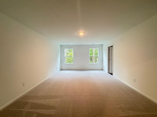 Building Photo - STUNNING BRAND-NEW TOWNHOUSE in a very con...
