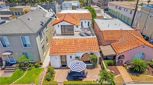 Building Photo - 26 La Verne Ave