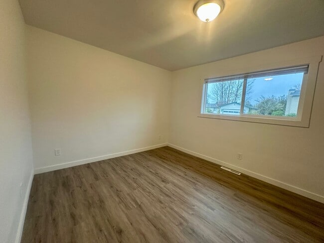 Building Photo - 2525 SE Thompson St