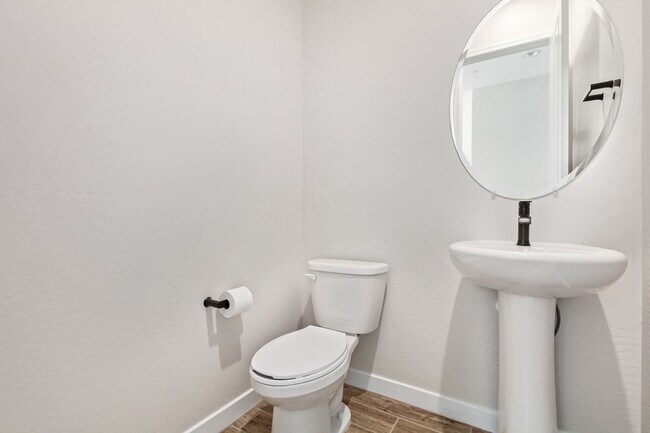 Building Photo - 4 Bedroom - Ready for you to Call It Home!!