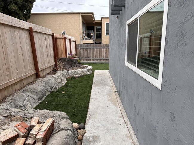 Building Photo - Gorgeously Remodeled Two Bedroom Condo Wit...