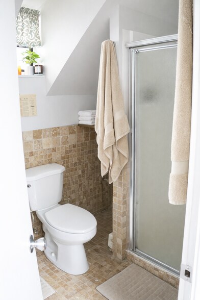 Building Photo - 2642 N Lincoln Ave