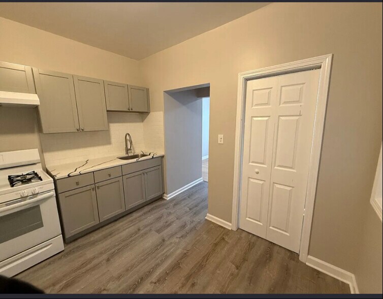 Building Photo - 501 Circle Ave