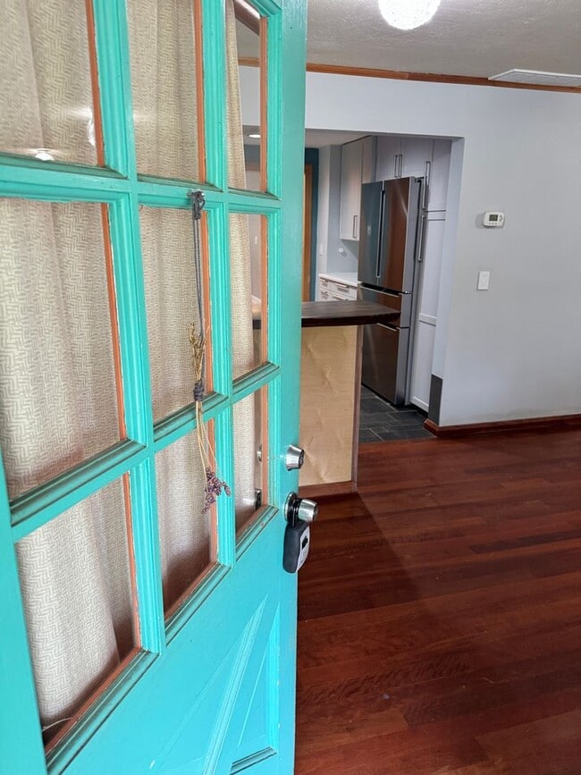 Building Photo - Eclectic Portland Home with Modern Touches...