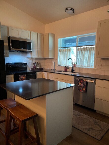 Building Photo - 1703 N Lea St