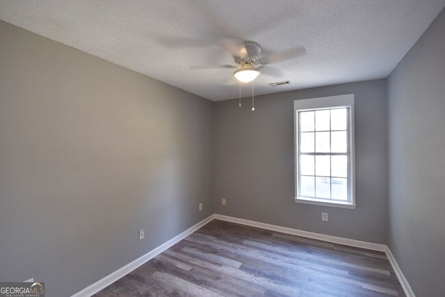 Building Photo - 700 S Fairfield Dr