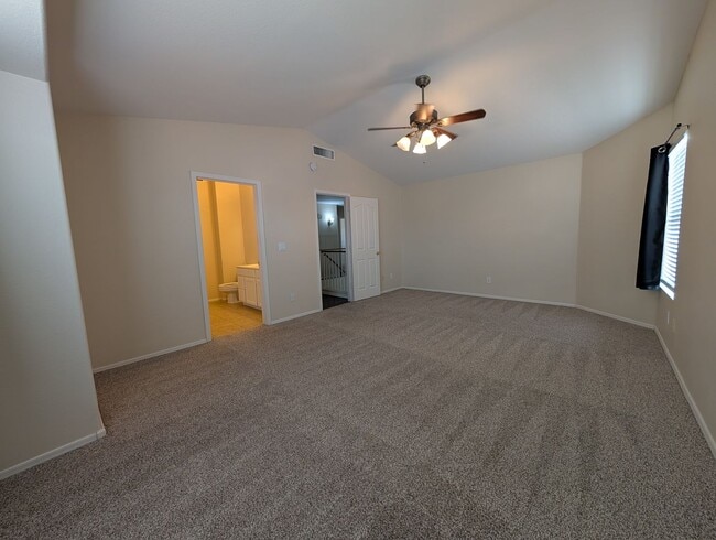 Building Photo - 4 Bedroom 2.5 Bathroom Lakewood Home