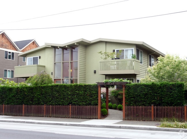 Building Photo - 615 NW 85th St