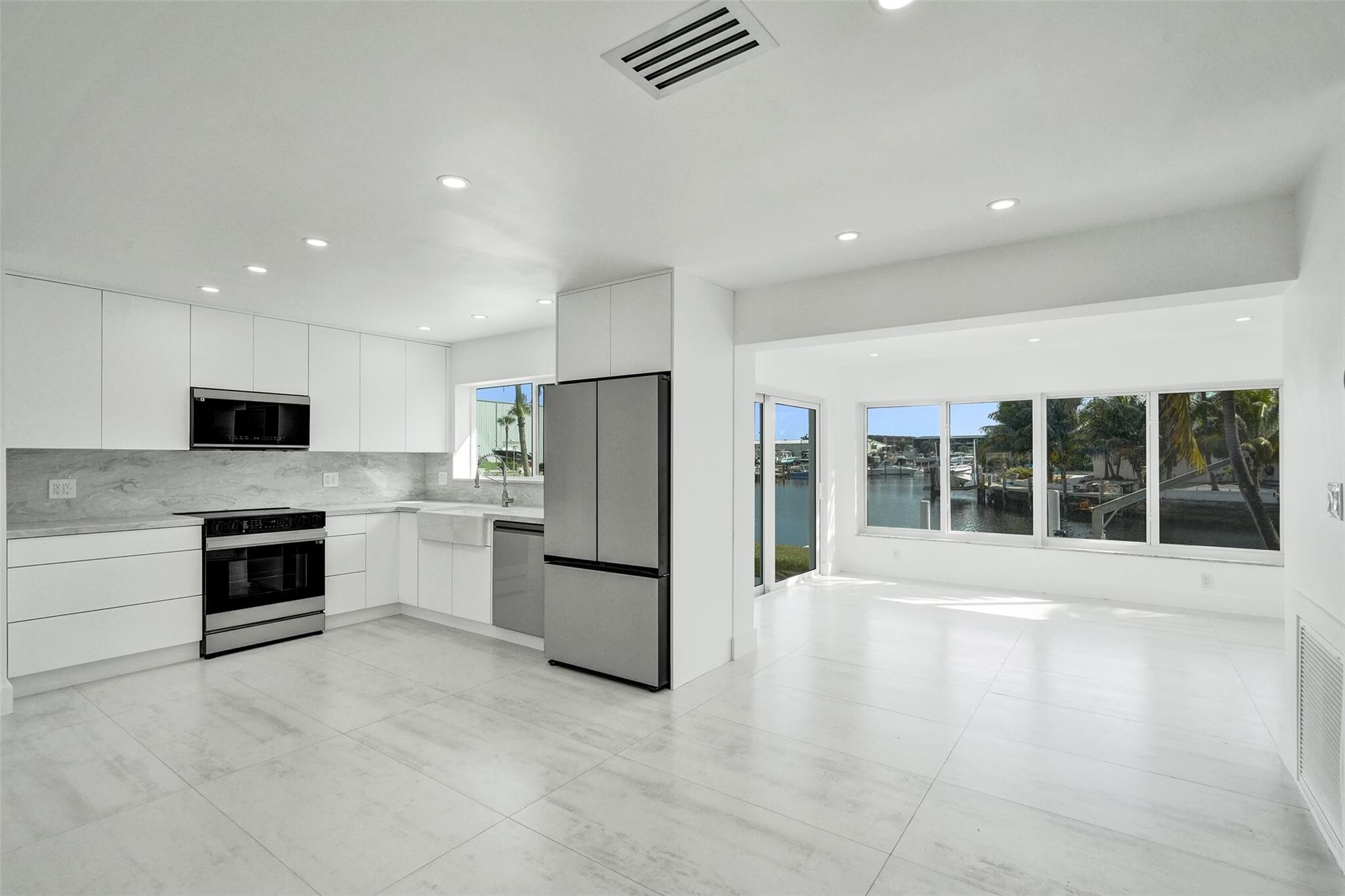 Building Photo - 1960 SE 5th Ct