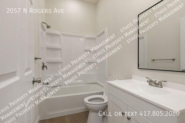 Building Photo - 2057 N Rogers Ave