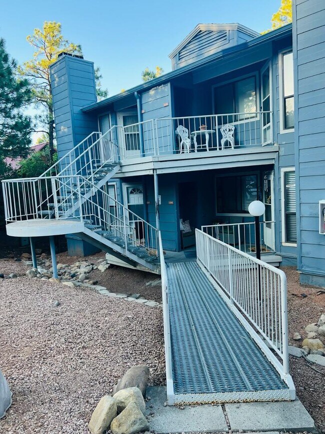 Building Photo - 2600 S White Mountain Rd