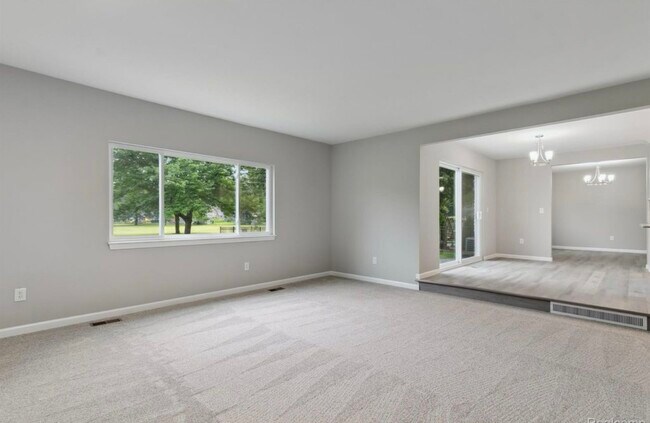 Building Photo - 6879 Brookshire Dr