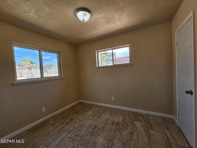 Building Photo - 6005 Tampa Ave