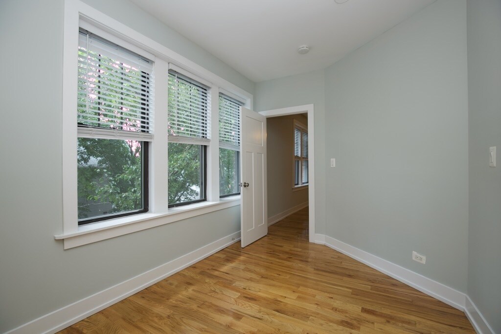 Building Photo - 3908 N Janssen Ave