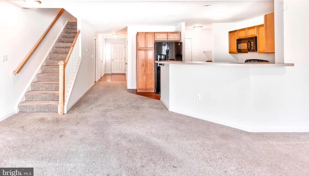 Building Photo - 504 W Perry St