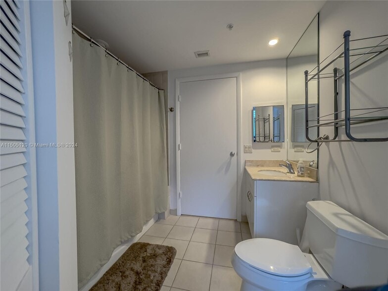 Building Photo - 801 Brickell Key Blvd