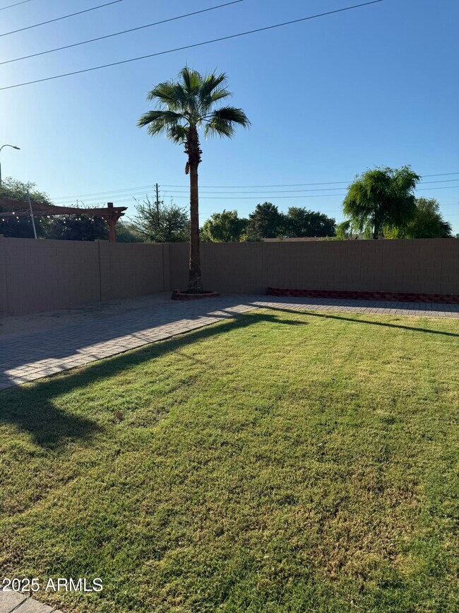 Building Photo - 4825 W Milada Dr