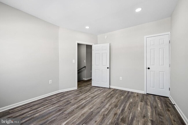 Building Photo - 4206 Ivanhoe Ave