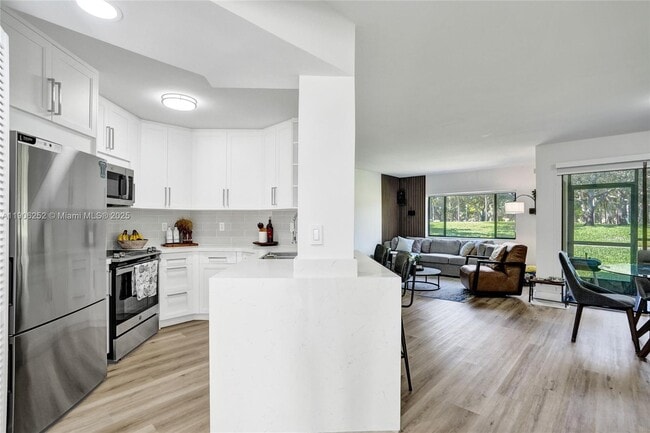 Building Photo - 8137 NW 17th Manor