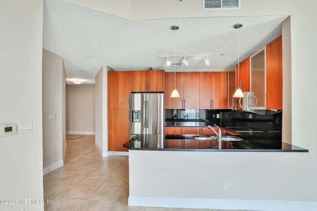 Building Photo - 1431 Riverplace Blvd
