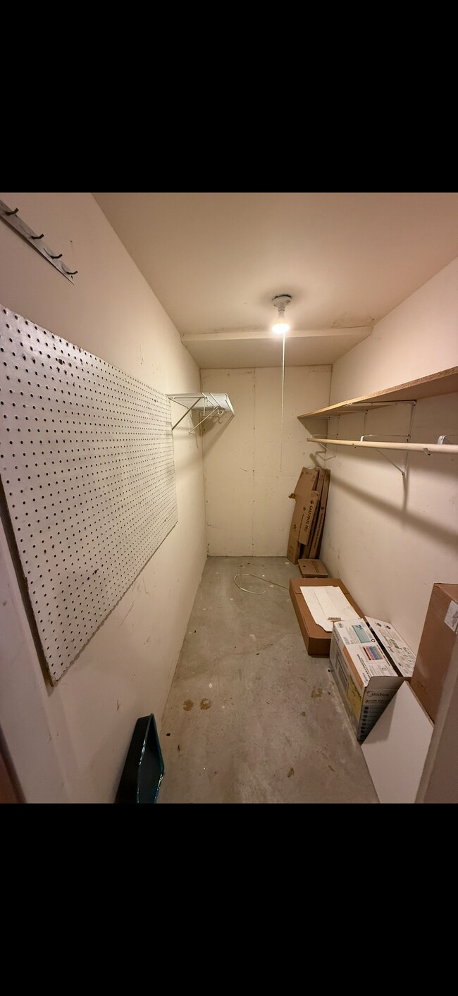 Building Photo - 645 S Kirkwood Rd