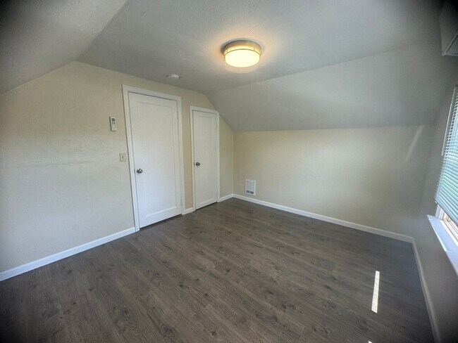 Building Photo - 3-Bedroom, 1-Bath Home In The Cal Young Ar...
