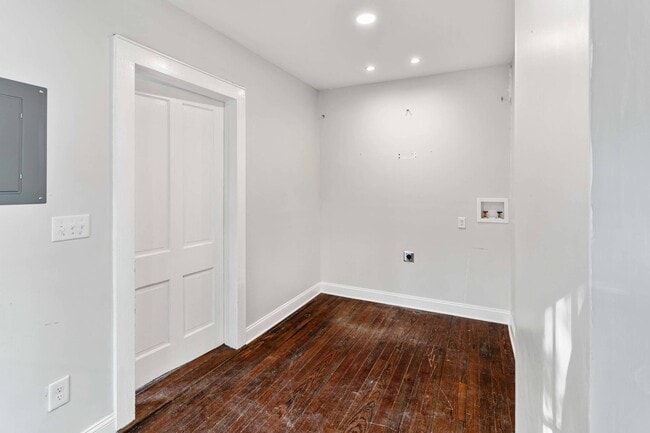 Building Photo - 2054 Walton Wy