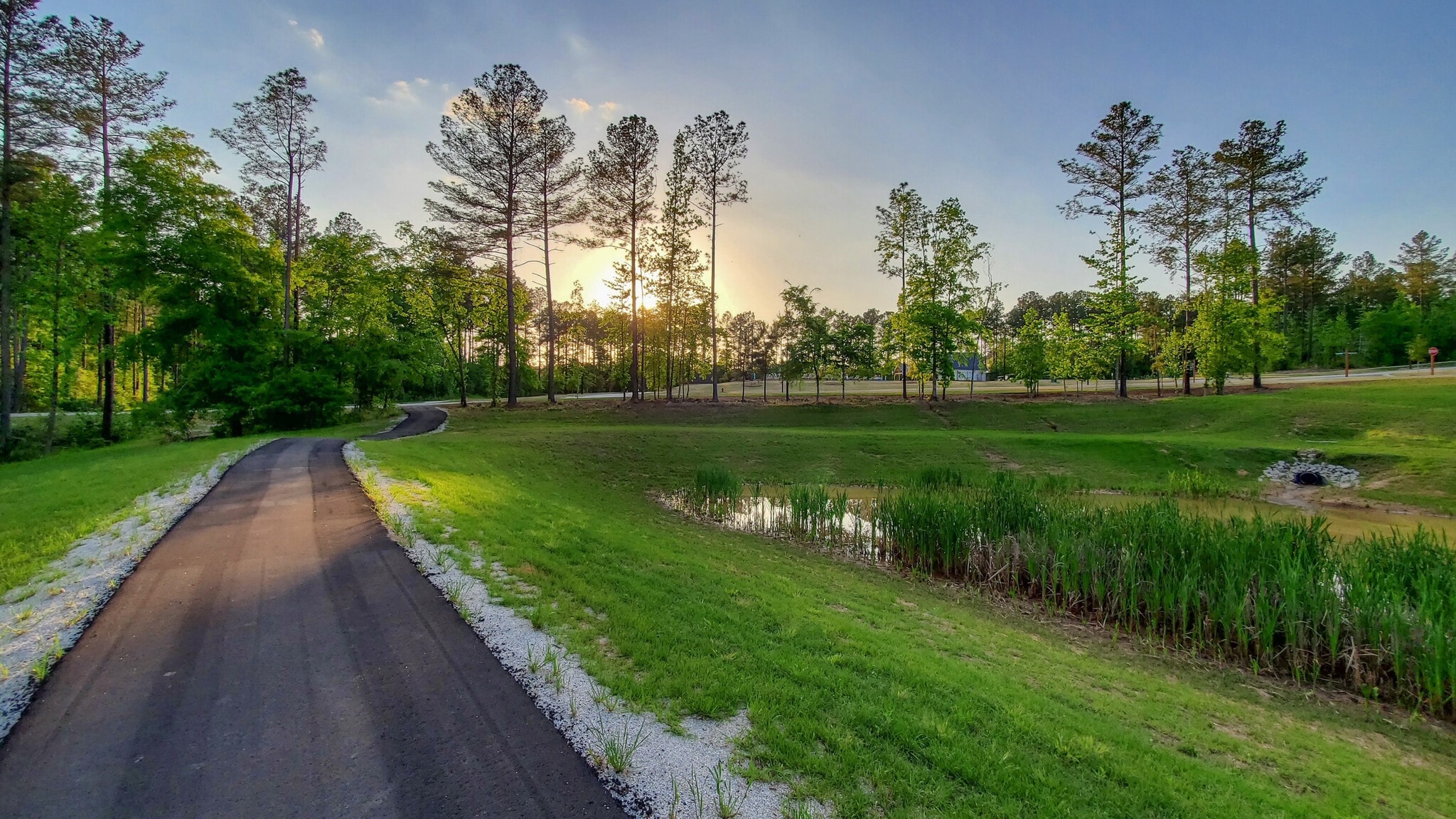 Building Photo - 2036 Warbler Dr