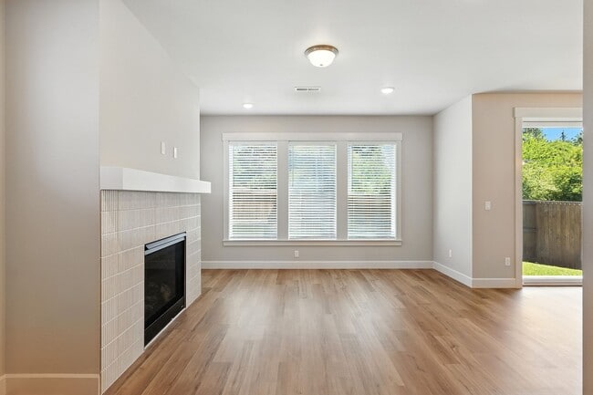Building Photo - Brand New 3-Bedroom, 2.5-Bath Home in Rive...