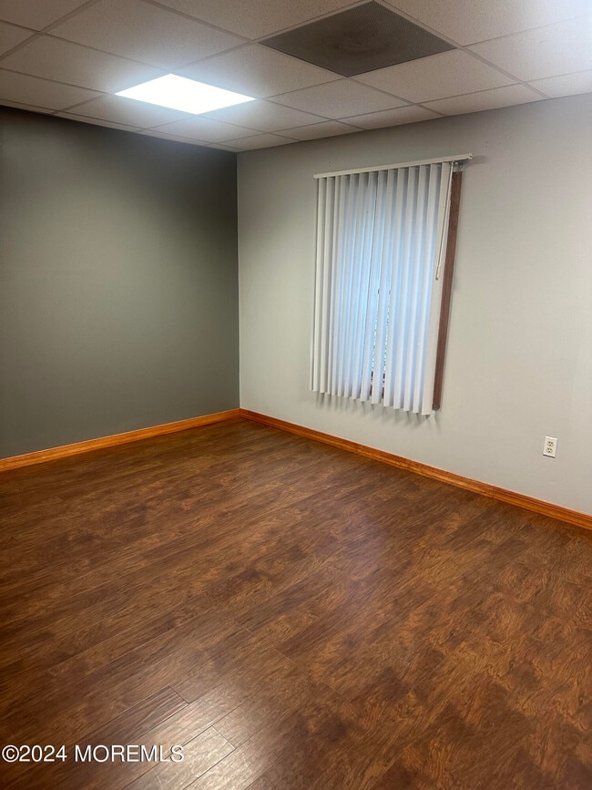 Building Photo - 31 Pettit Ave