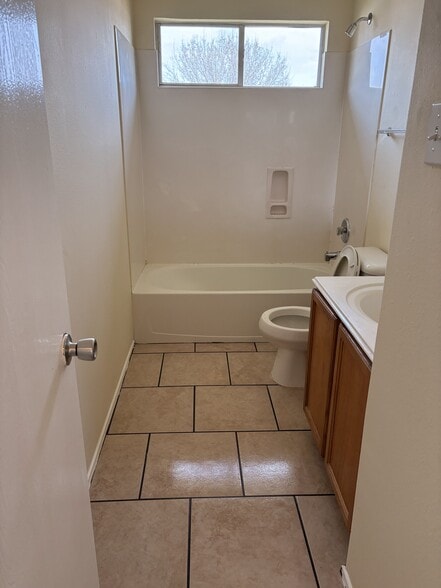 Shared Bathroom - 19338 Montclair Meadow Ln