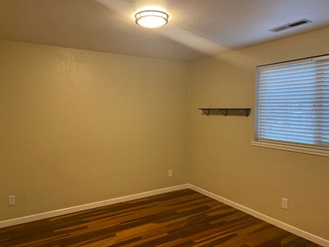 Building Photo - 483 E Hersey St