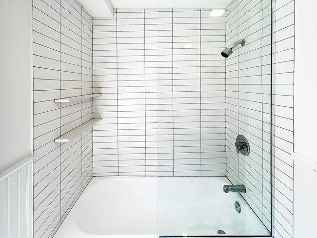 Building Photo - 136 Main St