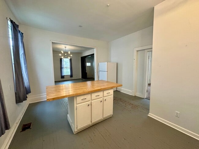 Building Photo - 2 BED | 1 BATH | BACKYARD | EASTSIDE (Anderson and E 31st)