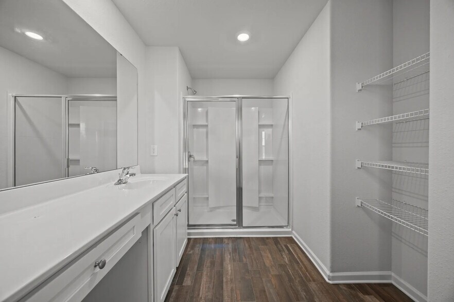 Building Photo - Room in House on Hazelburn Dr