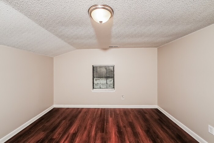 Building Photo - 356 Lakeshore Cir